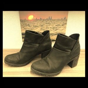 Clark’s ankle boot size 9
